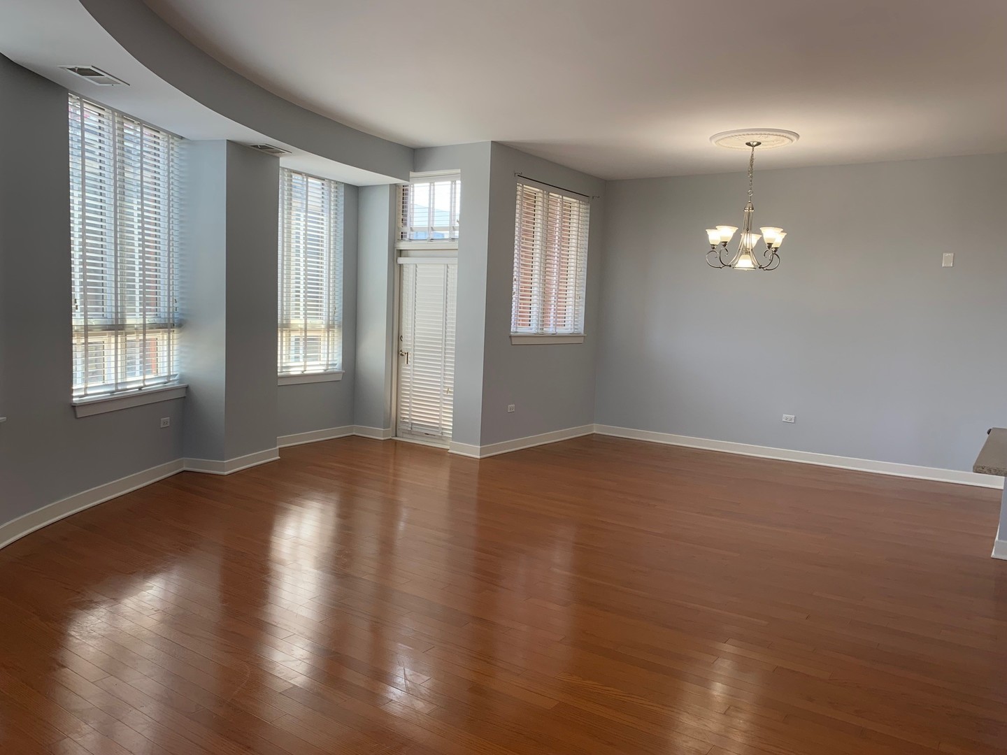 Chicago, Illinois 60646, United States, 2 Bedrooms Bedrooms, ,2 BathroomsBathrooms,Residential,Active,211263