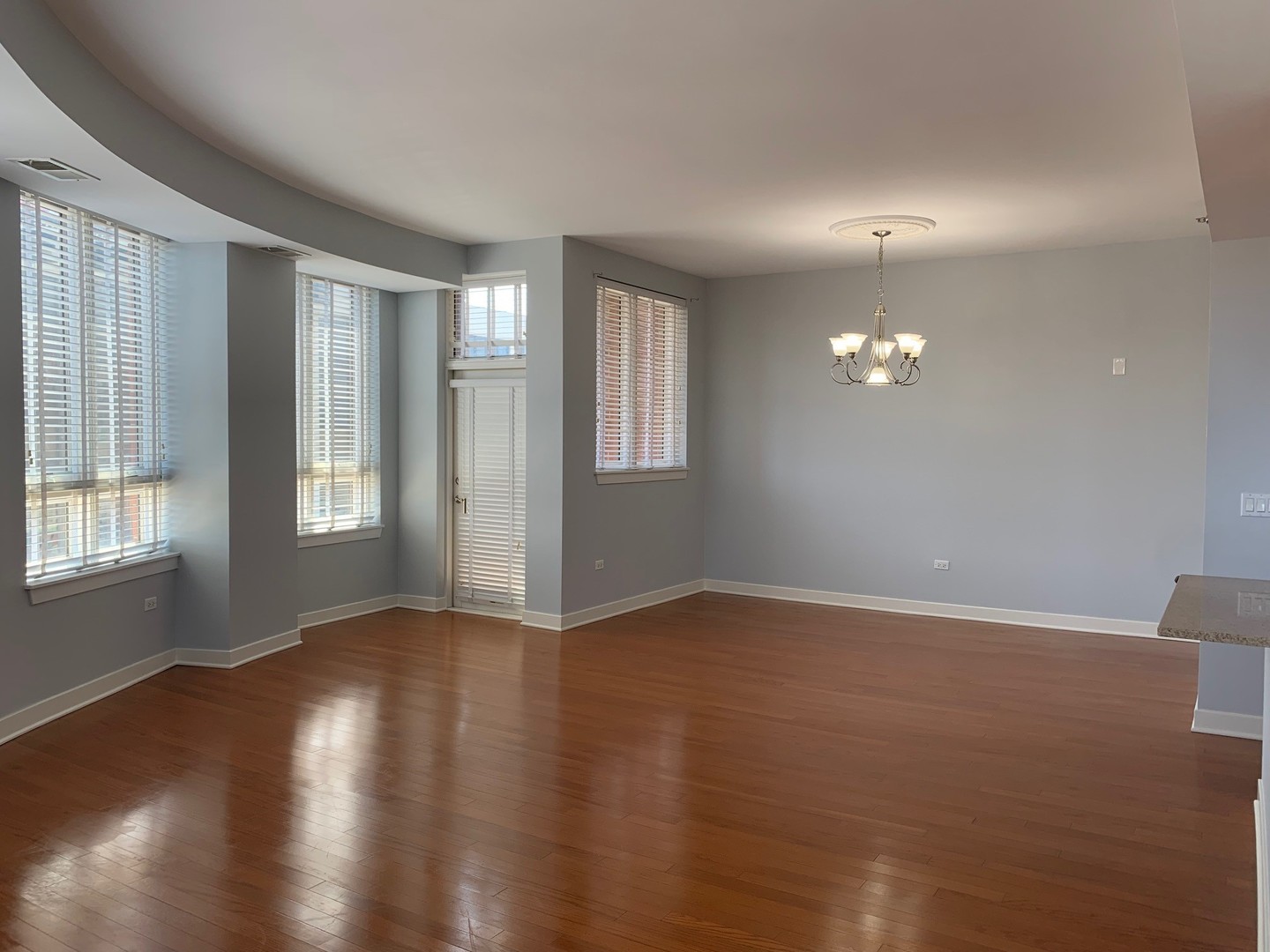 Chicago, Illinois 60646, United States, 2 Bedrooms Bedrooms, ,2 BathroomsBathrooms,Residential,Active,211263