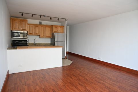Tiny photo for 2400 N Lakeview Avenue #402, Chicago, IL 60614 (MLS # 12590063)
