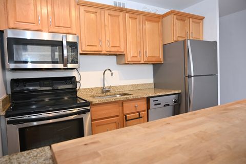 Tiny photo for 2400 N Lakeview Avenue #402, Chicago, IL 60614 (MLS # 12590063)