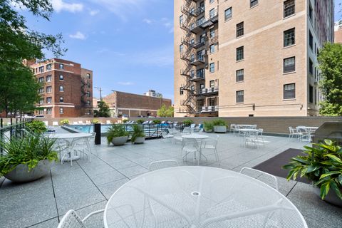 Tiny photo for 2400 N Lakeview Avenue #402, Chicago, IL 60614 (MLS # 12590063)