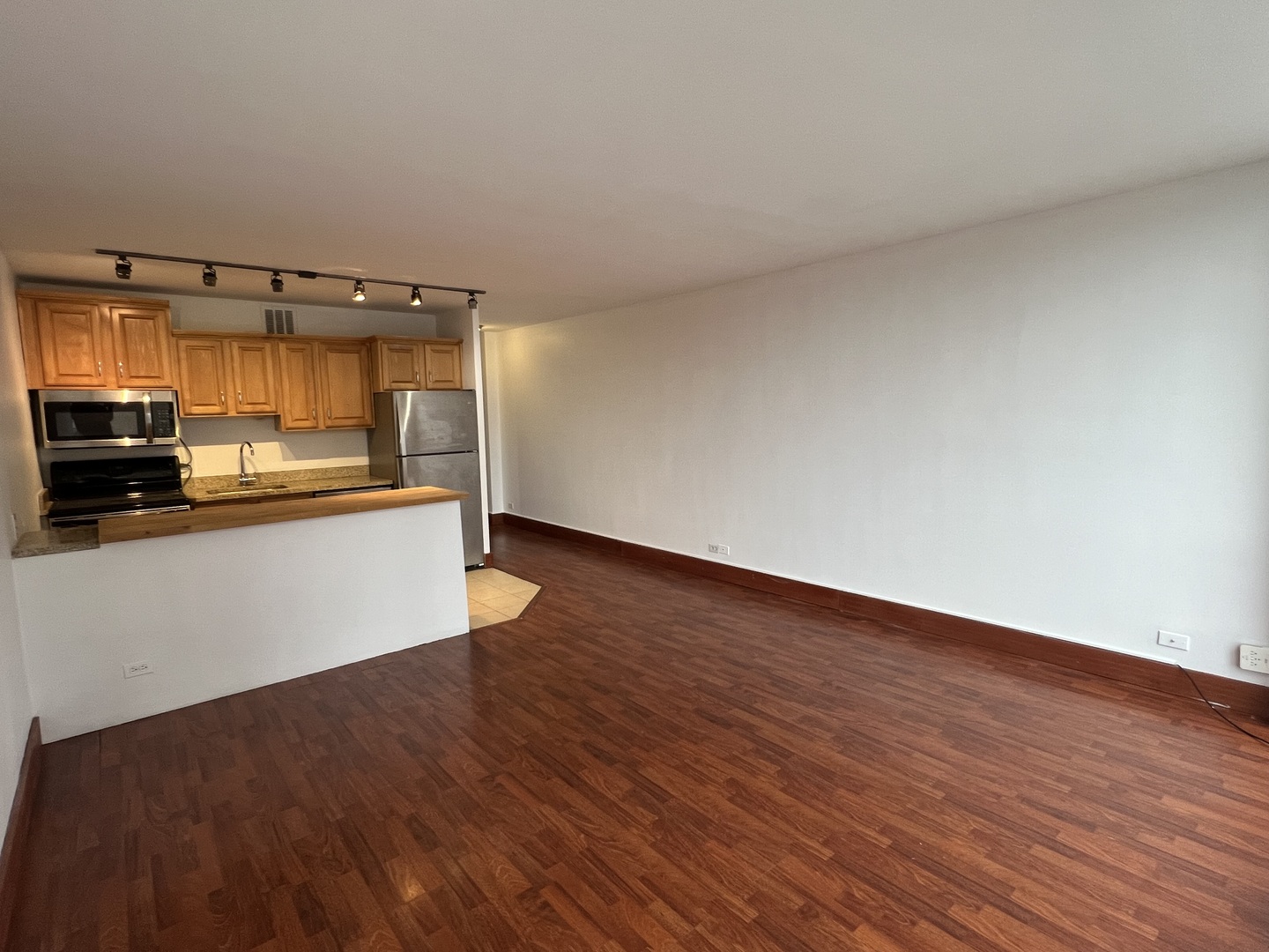 2400 N Lakeview Avenue 402