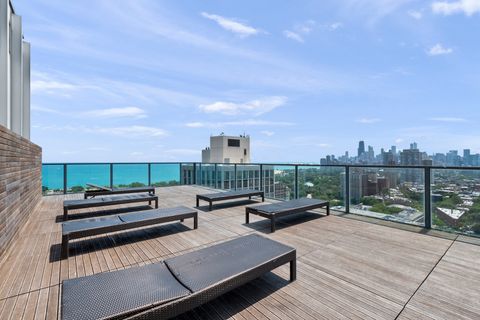 Tiny photo for 2400 N Lakeview Avenue #402, Chicago, IL 60614 (MLS # 12590063)