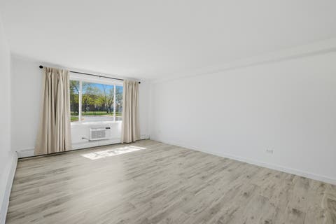 Tiny photo for 1500 Robin Circle #112, Hoffman Estates, IL 60169 (MLS # 12634111)