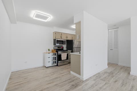 Tiny photo for 1500 Robin Circle #112, Hoffman Estates, IL 60169 (MLS # 12634111)