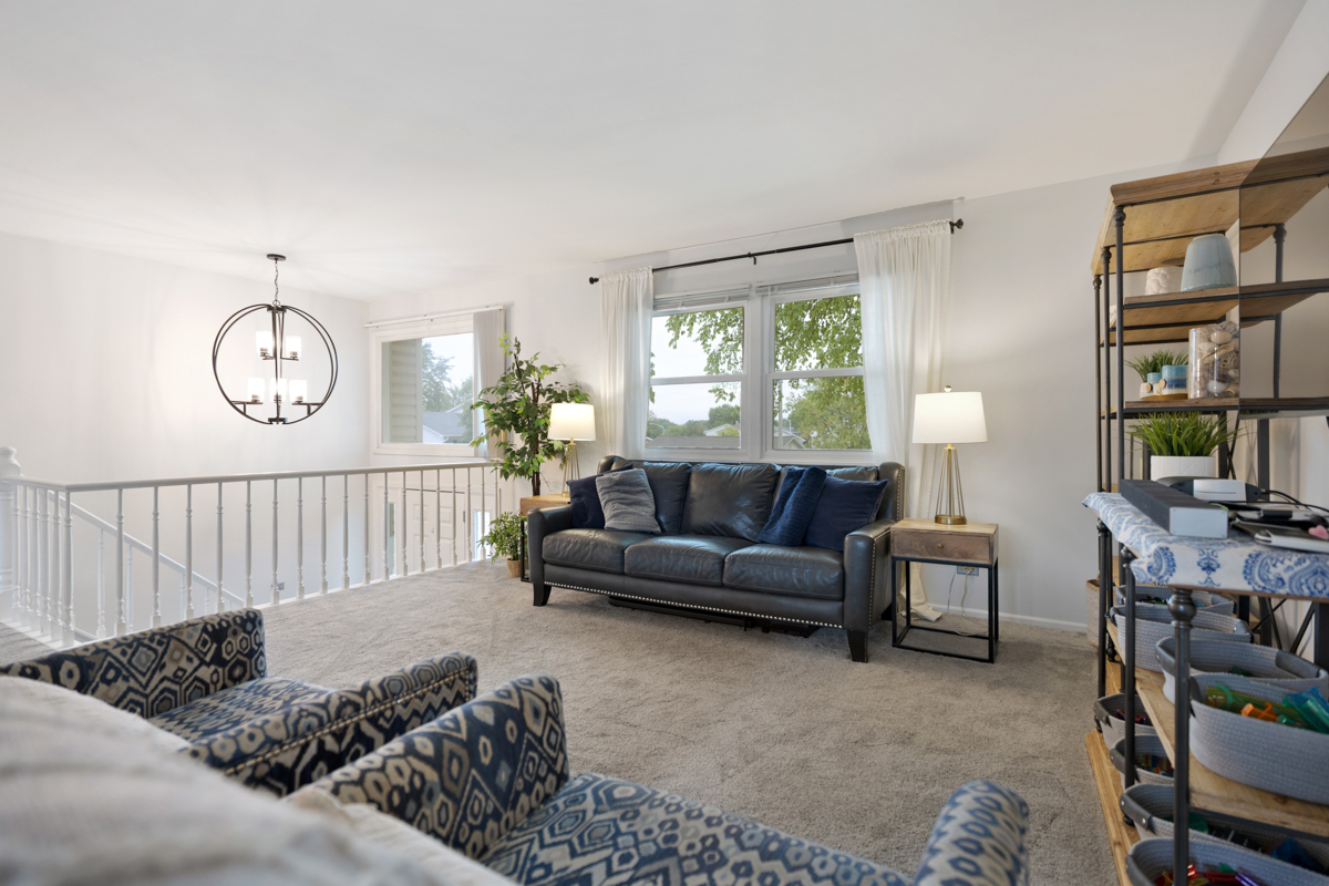 1669 W Bayside Court