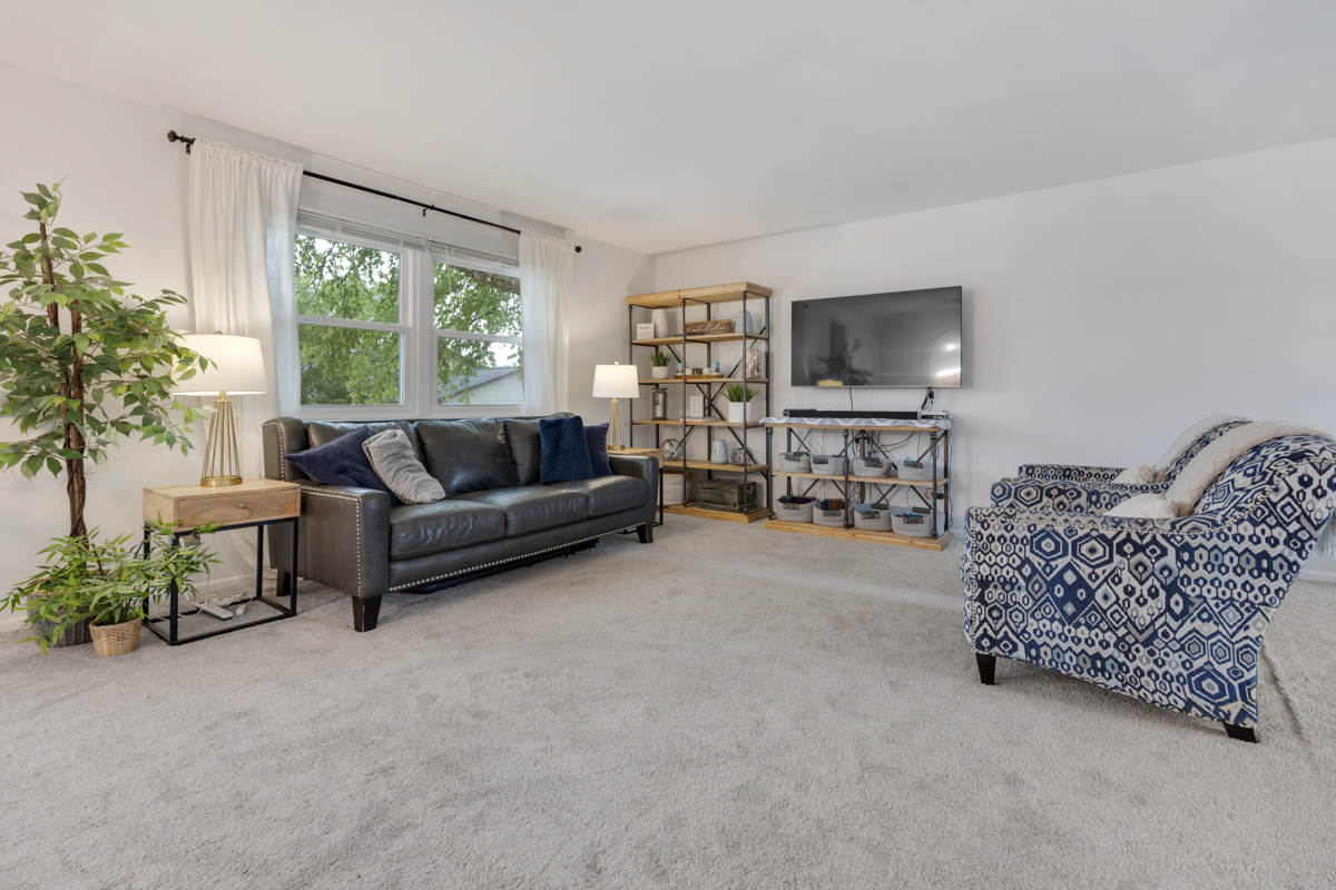 1669 W Bayside Court