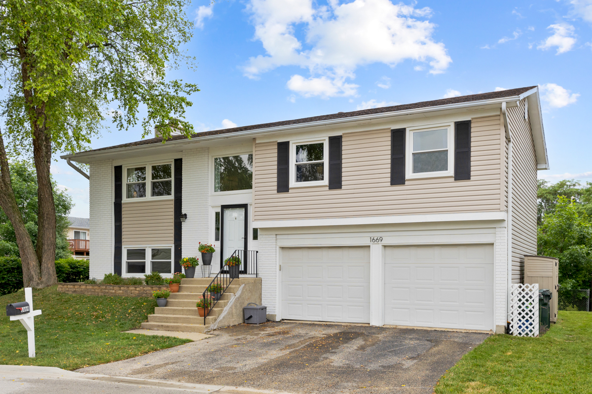1669 W Bayside Court