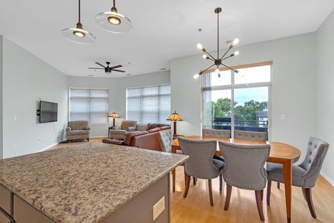 Tiny photo for 2915 N Clybourn Avenue #310, Chicago, IL 60618 (MLS # 12490808)