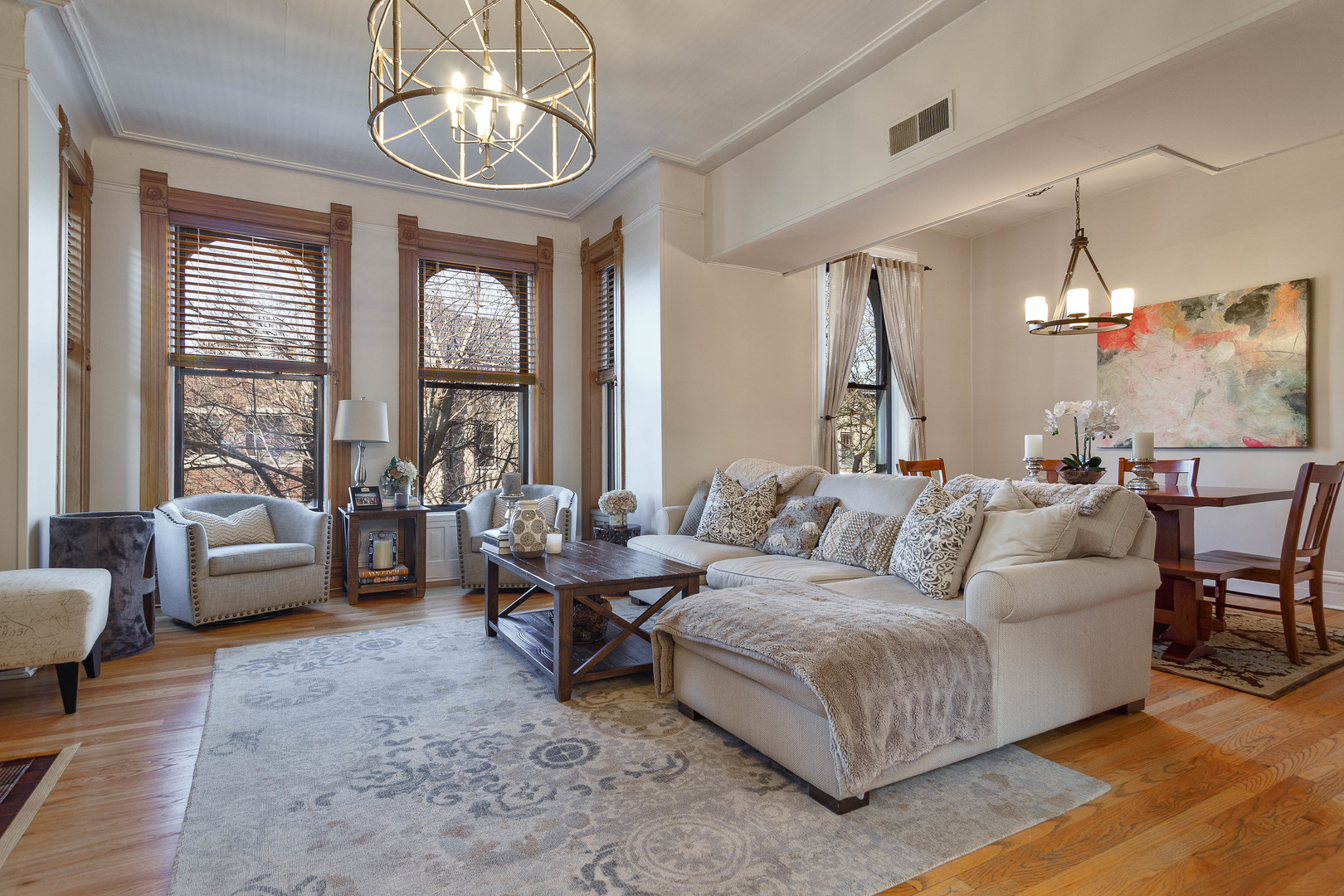 2121 N Sheffield Avenue 3W