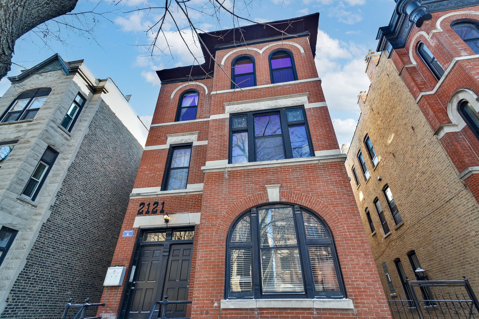 2121 N Sheffield Avenue 3W