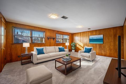 Tiny photo for 910 E Kimber Drive, Arlington Heights, IL 60005 (MLS # 12532281)