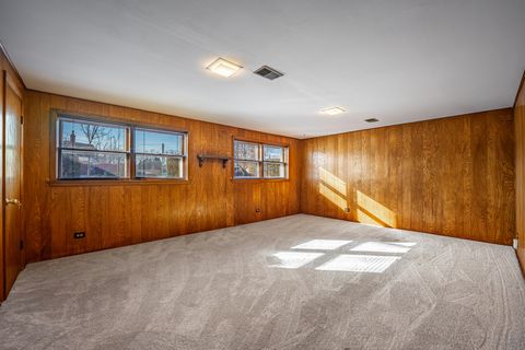 Tiny photo for 910 E Kimber Drive, Arlington Heights, IL 60005 (MLS # 12532281)