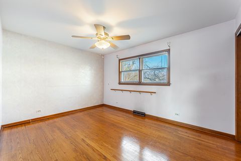 Tiny photo for 910 E Kimber Drive, Arlington Heights, IL 60005 (MLS # 12532281)