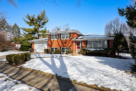 Tiny photo for 910 E Kimber Drive, Arlington Heights, IL 60005 (MLS # 12532281)