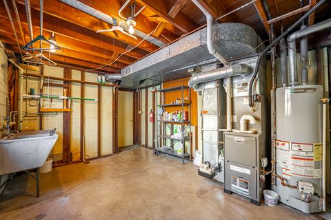 Tiny photo for 910 E Kimber Drive, Arlington Heights, IL 60005 (MLS # 12532281)