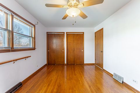 Tiny photo for 910 E Kimber Drive, Arlington Heights, IL 60005 (MLS # 12532281)