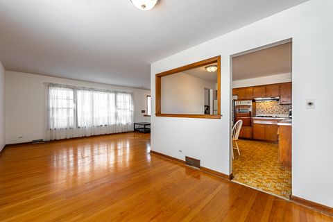 Tiny photo for 910 E Kimber Drive, Arlington Heights, IL 60005 (MLS # 12532281)