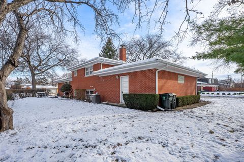 Tiny photo for 910 E Kimber Drive, Arlington Heights, IL 60005 (MLS # 12532281)