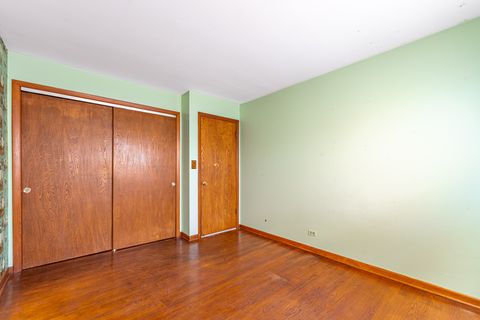 Tiny photo for 910 E Kimber Drive, Arlington Heights, IL 60005 (MLS # 12532281)