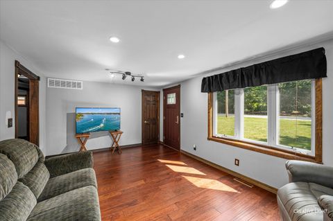 Tiny photo for 124 S Pine Street, Geneva, IL 60134 (MLS # 12468974)