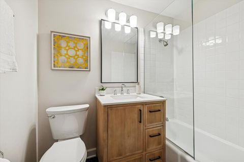 Tiny photo for 1024 W BYRON Street #G, Chicago, IL 60613 (MLS # 12559274)