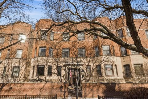 1024 W BYRON Street G Chicago IL 60613