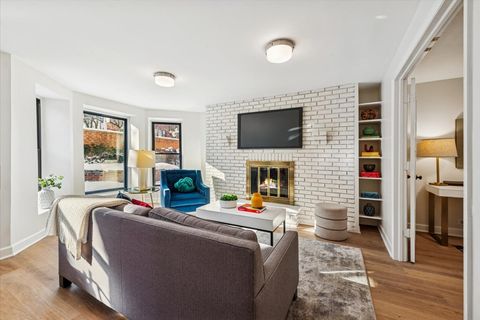 Tiny photo for 1024 W BYRON Street #G, Chicago, IL 60613 (MLS # 12559274)