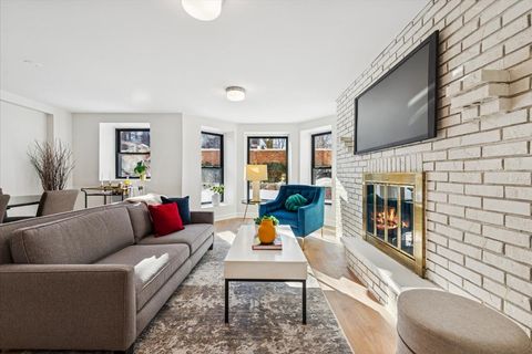 Tiny photo for 1024 W BYRON Street #G, Chicago, IL 60613 (MLS # 12559274)