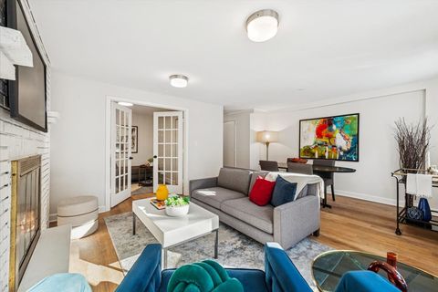 Tiny photo for 1024 W BYRON Street #G, Chicago, IL 60613 (MLS # 12559274)