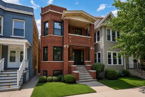 Photo of 1907 W Berwyn Avenue, Chicago, IL 60640 (MLS # 12702579)