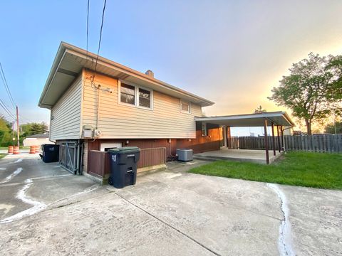 Tiny photo for 112 E 160th Place, South Holland, IL 60473 (MLS # 12498465)