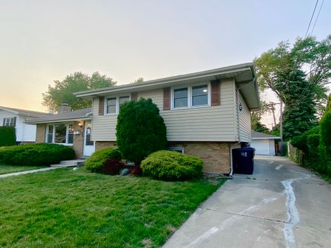 Tiny photo for 112 E 160th Place, South Holland, IL 60473 (MLS # 12498465)
