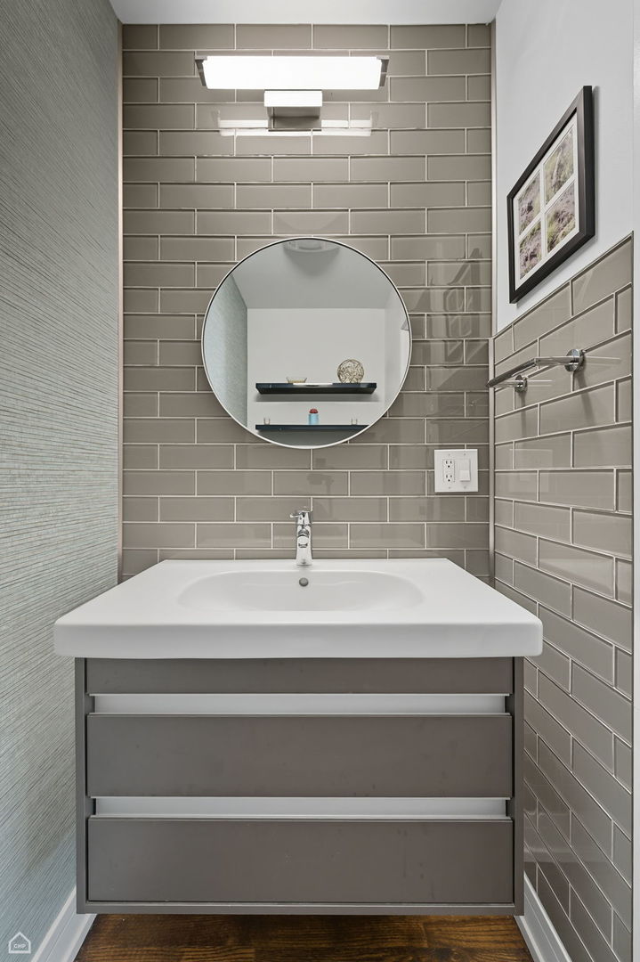 Chicago, Illinois 60612, United States, 4 Bedrooms Bedrooms, ,4 BathroomsBathrooms,Residential,Active,239987