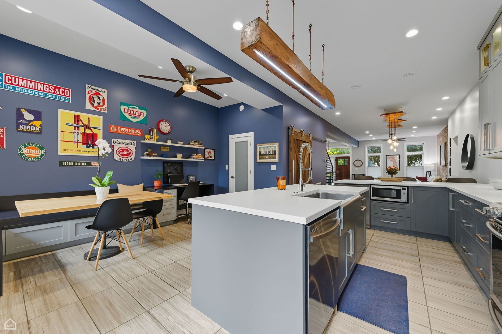 Chicago, Illinois 60612, United States, 4 Bedrooms Bedrooms, ,4 BathroomsBathrooms,Residential,Active,239987