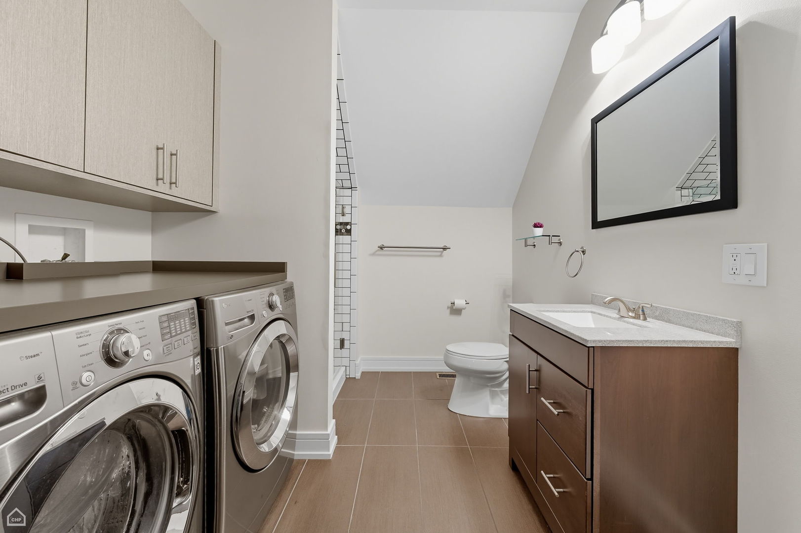 Chicago, Illinois 60612, United States, 4 Bedrooms Bedrooms, ,4 BathroomsBathrooms,Residential,Active,239987