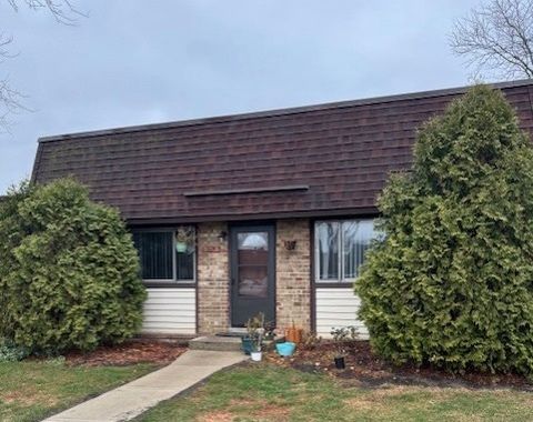 Photo of 2670 Woodview Court S, Waukegan, IL 60087 (MLS # 12521309)