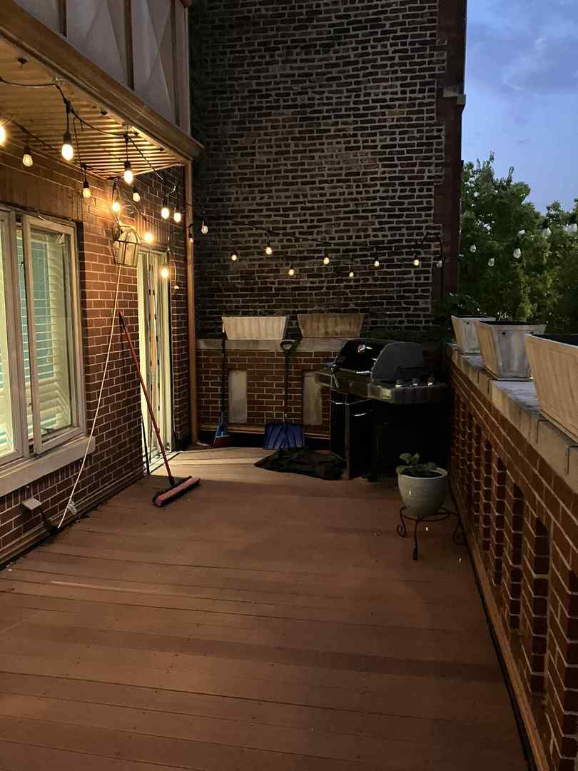 612 S WESTERN Avenue 4