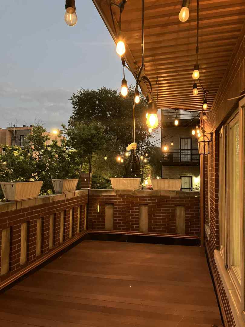 612 S WESTERN Avenue 4