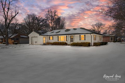 Photo of 160 E Pendexter Avenue, Watseka, IL 60970 (MLS # 12555428)