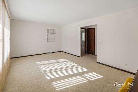 Tiny photo for 160 E Pendexter Avenue, Watseka, IL 60970 (MLS # 12555428)