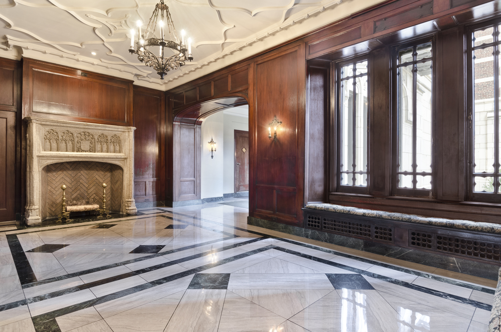 2440 N LAKEVIEW Avenue 6D