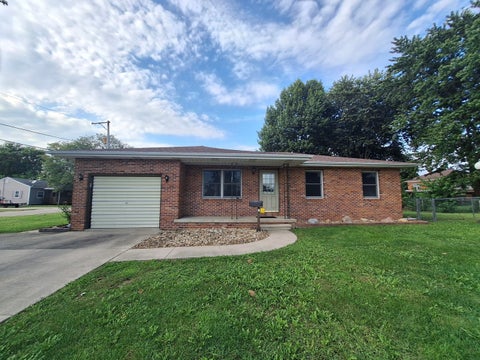 Photo of 800 Cotton Street, Streator, IL 61364 (MLS # 12682117)