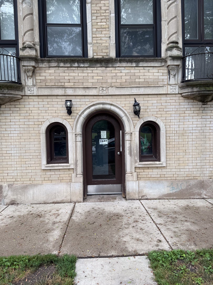 6101 N Washtenaw Avenue D1