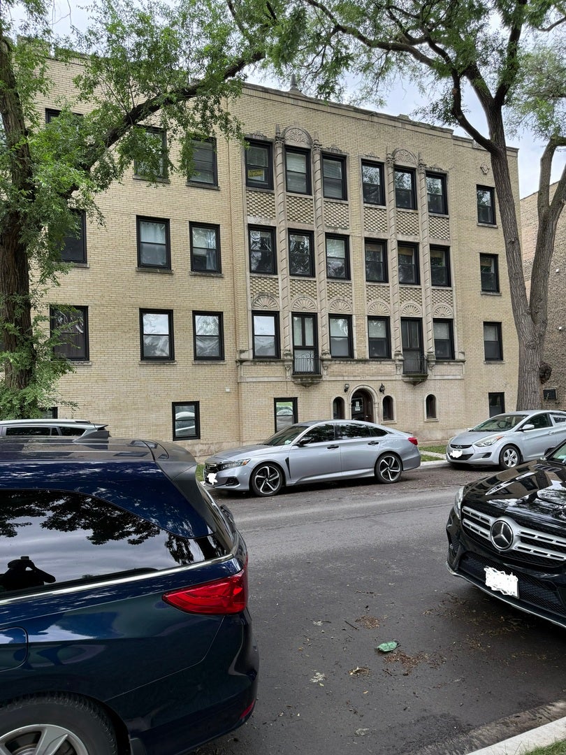 6101 N Washtenaw Avenue D1