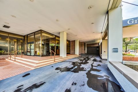 Tiny photo for 6171 N Sheridan Road #806, Chicago, IL 60660 (MLS # 12549168)