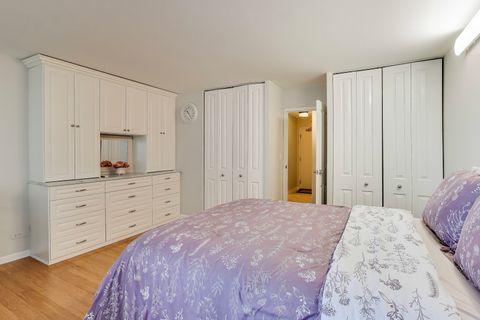 Tiny photo for 6171 N Sheridan Road #806, Chicago, IL 60660 (MLS # 12549168)