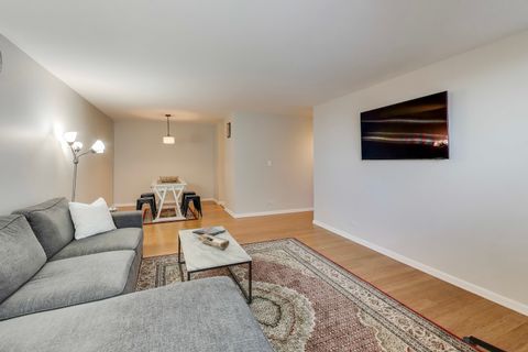 Tiny photo for 6171 N Sheridan Road #806, Chicago, IL 60660 (MLS # 12549168)