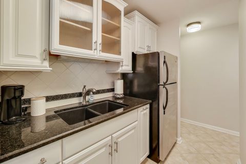 Tiny photo for 6171 N Sheridan Road #806, Chicago, IL 60660 (MLS # 12549168)