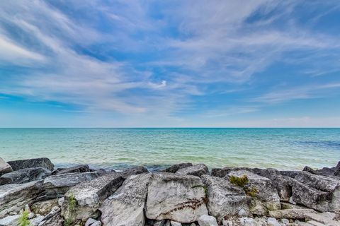 Tiny photo for 6171 N Sheridan Road #806, Chicago, IL 60660 (MLS # 12549168)